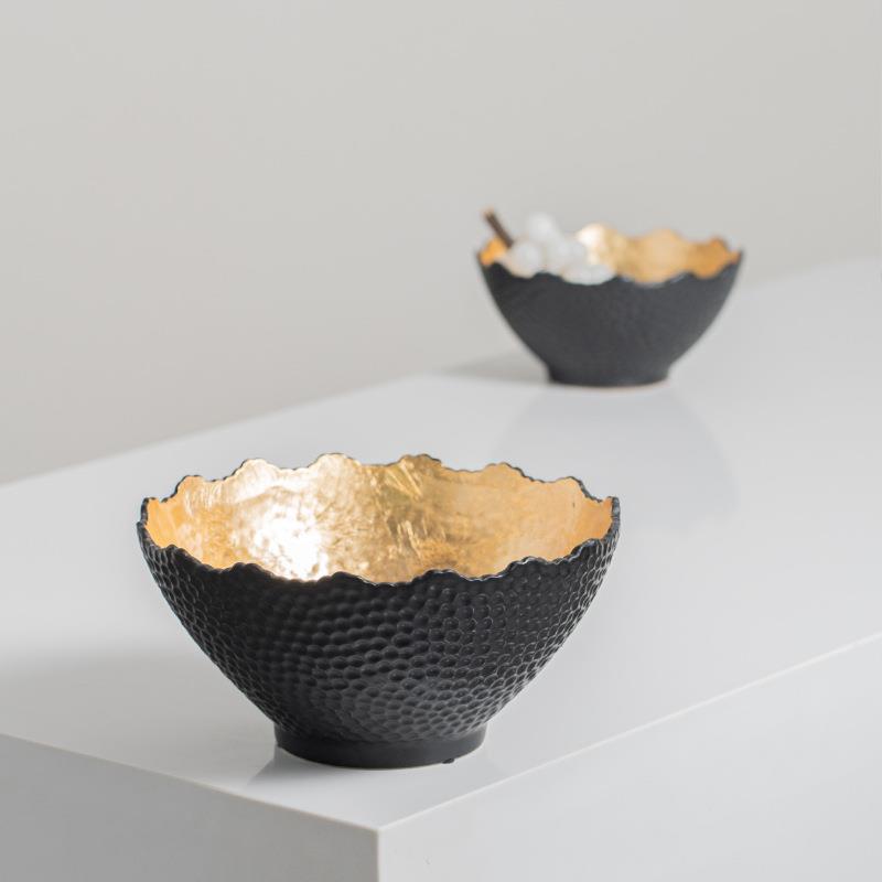 高级感手工陶瓷果盘烤黑烫金铝制茶几收纳盘餐厅装饰品桌面摆件