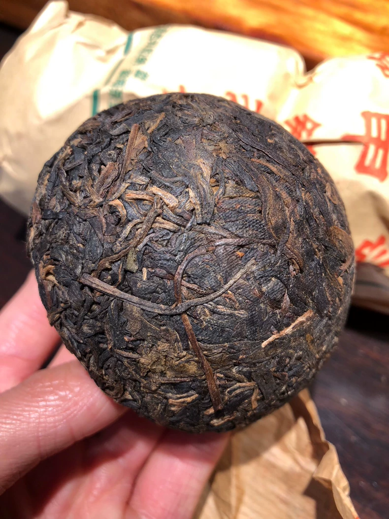 2001年猛海傣文甲級沱茶，無R標老生茶沱！ 普洱茶 BUASHOP普洱老茶