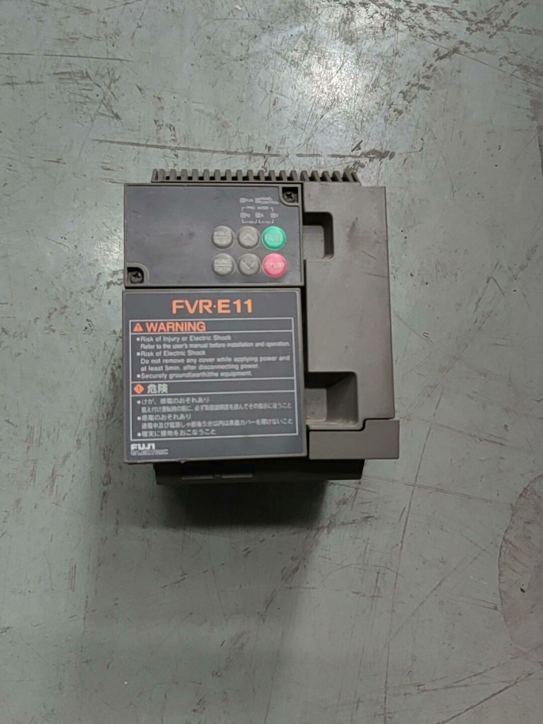 富士变频器拆机FVR0.4E11S-4JE    0.4Kw