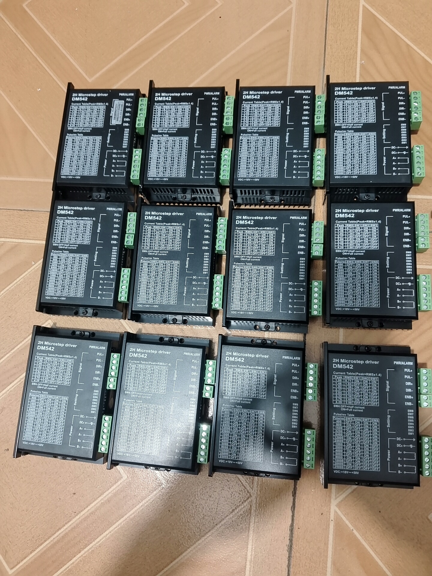 DM542步进驱动器，功能正常，成色为实图