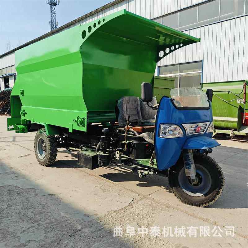 自动搅拌柴油款喂料机5立方碎草撒草车牛场添草料进牛槽投料车