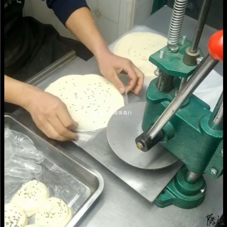 压饼机器商用手工成型机商用卷饼餐厅年糕摆摊春卷皮手动烤鸭机器