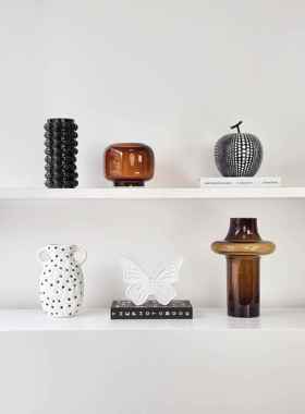 现代样板房，书柜，简约软装家居饰品，陶瓷雕塑，玻璃创意桌面饰