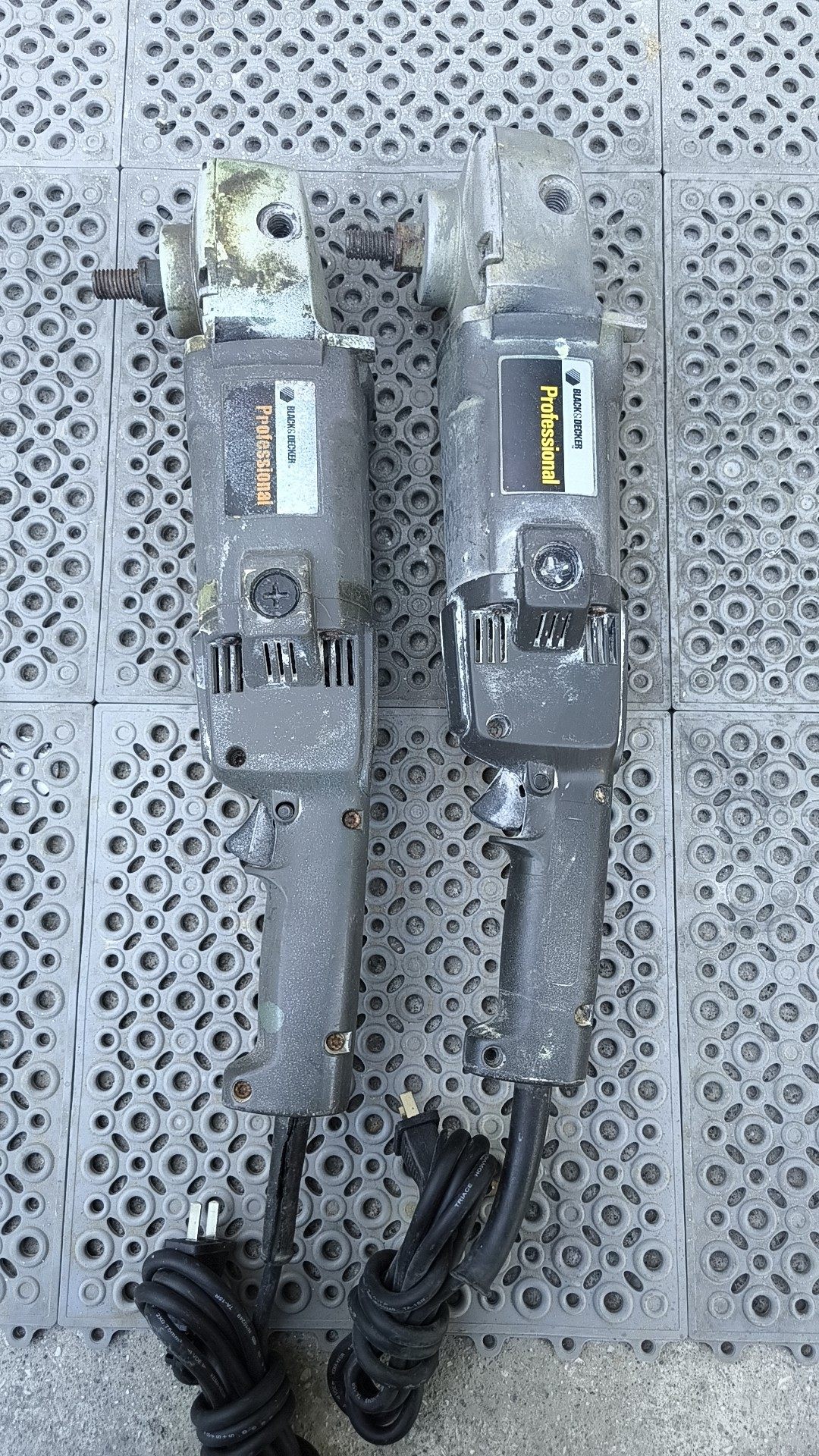 百得6138-40抛光机，功率1050W.六速可调，保原装正