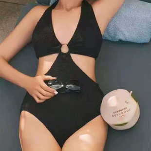 三角连体镂空性感挂脖甜美可爱小胸度假温泉泳装 泳衣女2024新款