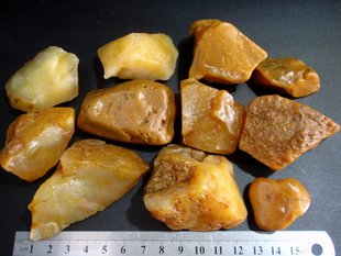 黄龙玉黄蜡石雕料原石籽料山料山流水料50元 11块共1000克