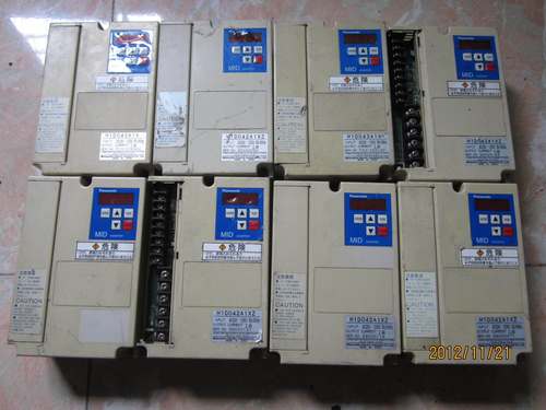 松下变频器 220V 0.4KW 400W M1D042A1XZ  M1D043A1X M1D变频器