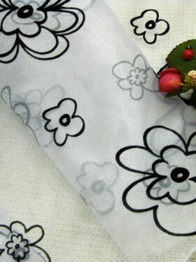 294D 客供  白底纱黑色绒花   148cm宽 10元半米