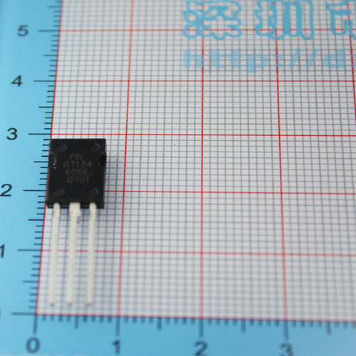 BT134 三端双向可控硅 TO-126