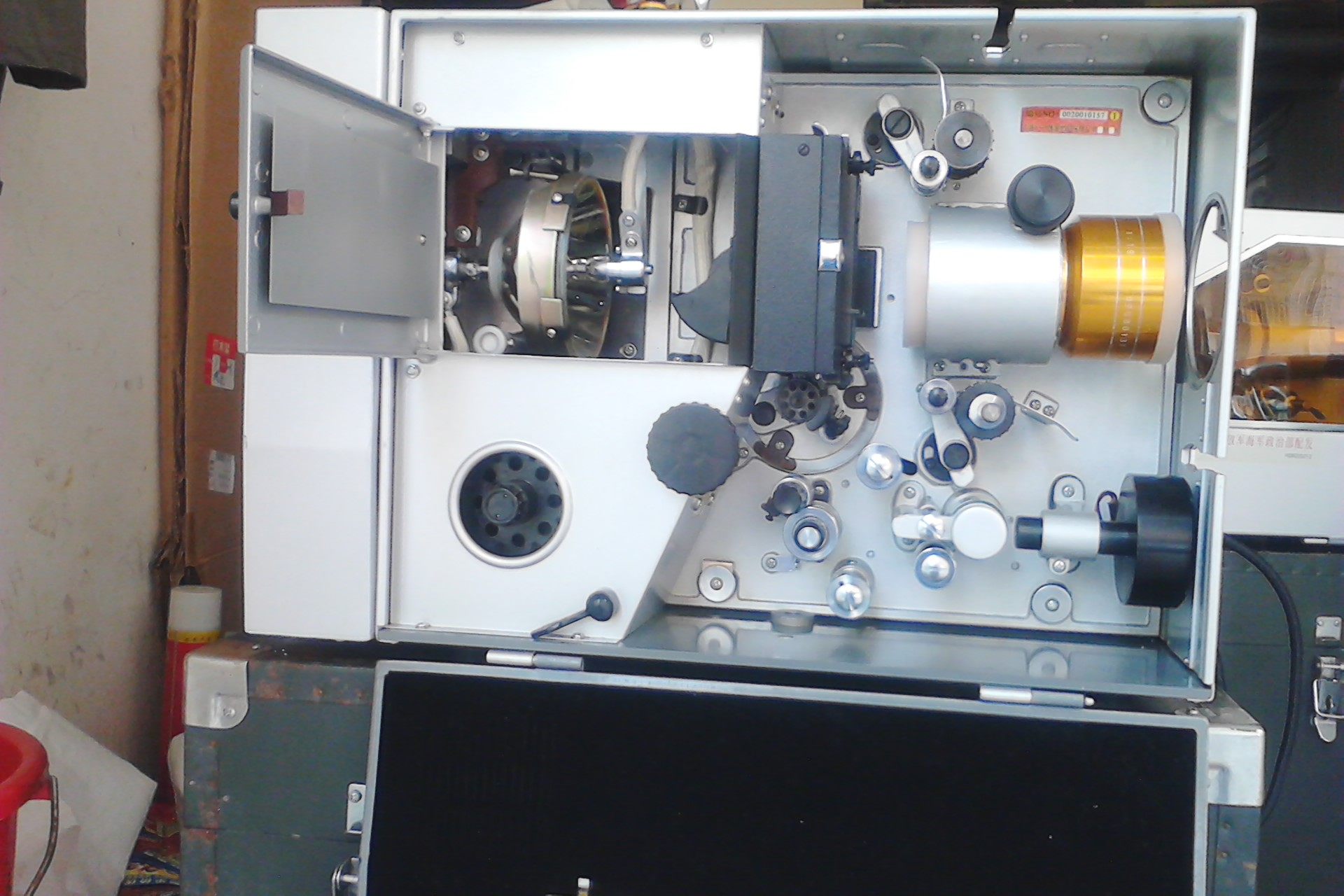 The all-new Jinggangshan 2000 cinema projector 35mm film projector 35mm