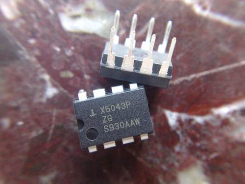 【德林汽车电子】专营全系列汽车电脑板芯片,上传的芯片都有现货,一个起拍，选择快递默认发【顺丰快递】选择平邮默认发【申通快递】本店上传的芯片大部分为汽车BCM易损元件，搜索不到的芯片可直接联系我们！