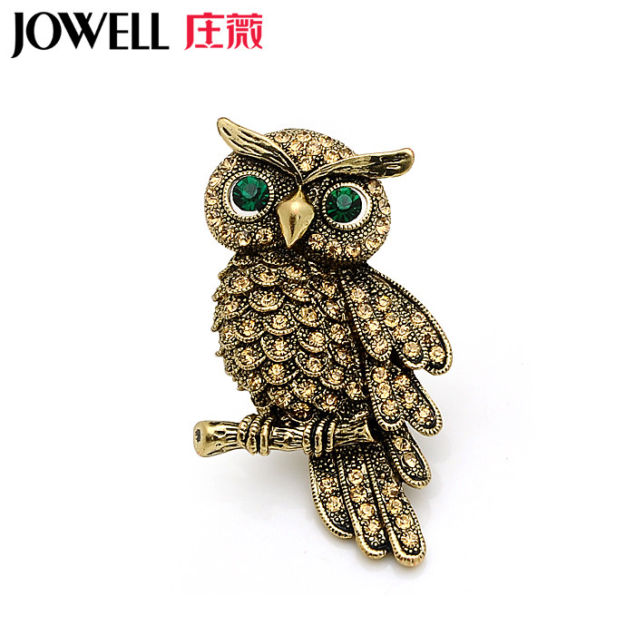 包邮饰品新款时尚合金西装配饰女性胸花水钻花环胸针韩版别针72在类目 饰品/流行首饰/时尚饰品新, 胸针中 - 来自Buy2taobao.com提供专业的淘宝代购服务