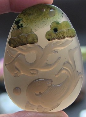 天然巴西玛瑙绿玉髓俏色巧雕吊坠