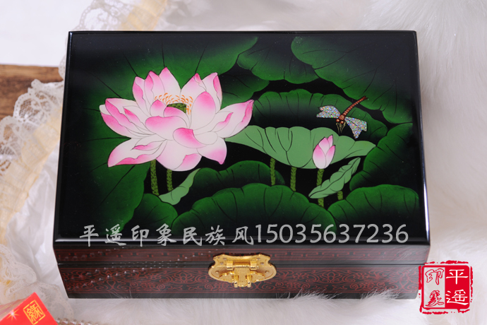 珠宝盒木质复古带锁推光漆器