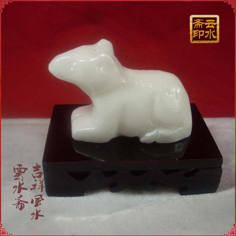 十二生肖玉鼠牛虎玉兔玉羊玉龙玉蛇玉马玉羊玉猴玉鸡玉狗玉猪摆件
