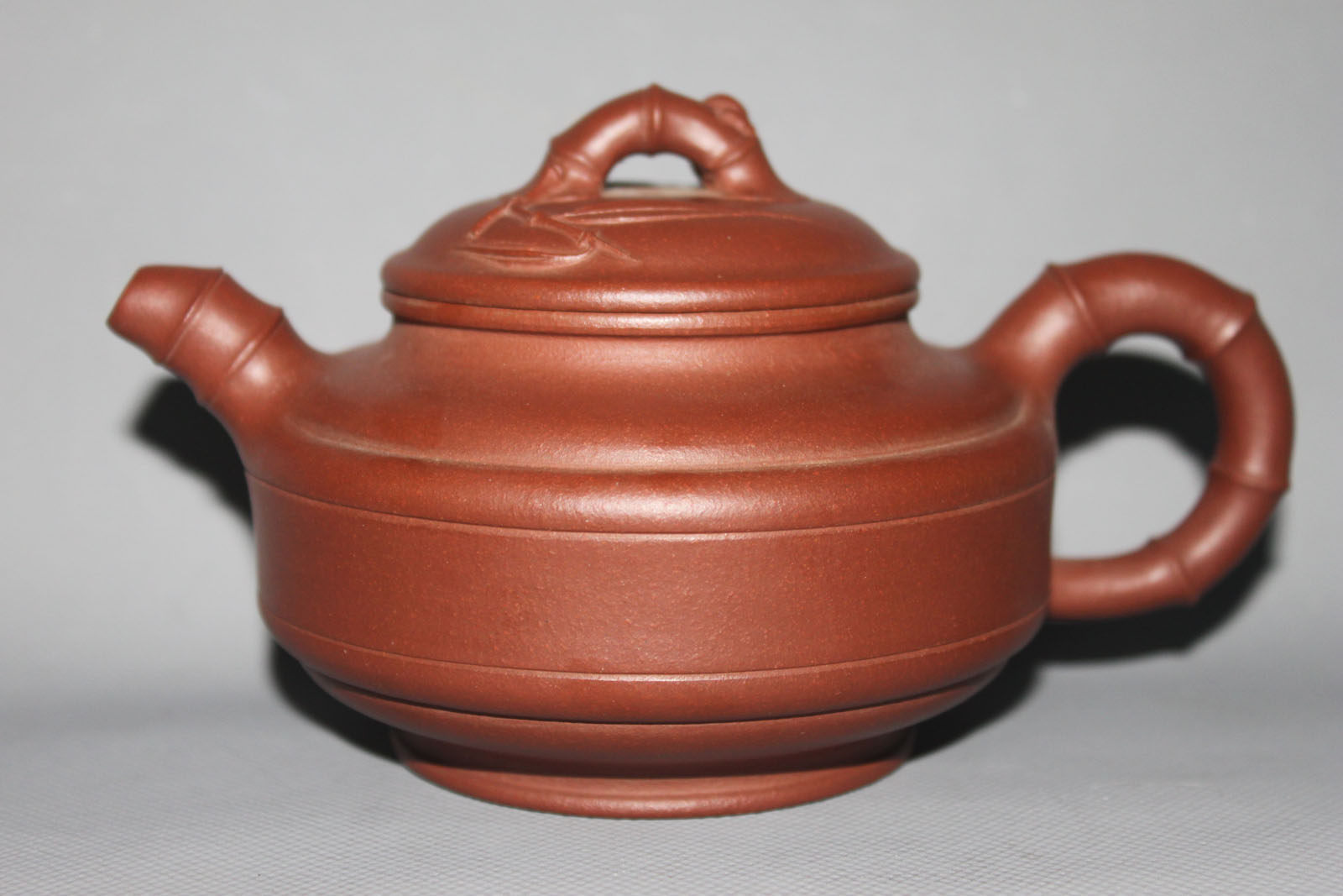 宜兴精品紫砂/茶壶/茶叶罐.茶宠.宜红茶 /双线竹段 300CC