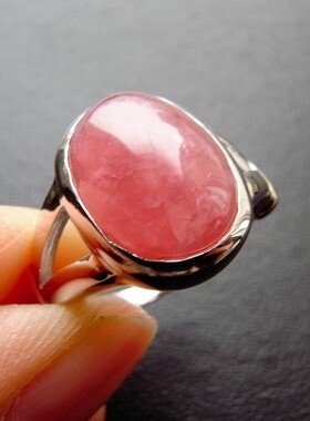 玫瑰天然红纹石戒指