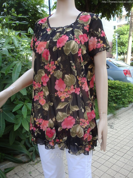 伊品牌中老年女装夏装中年女装夏装新品上衣妈妈装女性黑底红花色