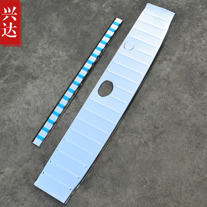 适用于2013-18款东风风光330/350/360不锈钢后备箱踏板风光后护板