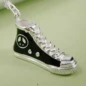 三维立体大号黑色带和平标志高帮帆布鞋吊坠-托马斯萨博项坠