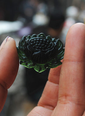 新款推荐玉石吊坠墨绿玉莲花花朵