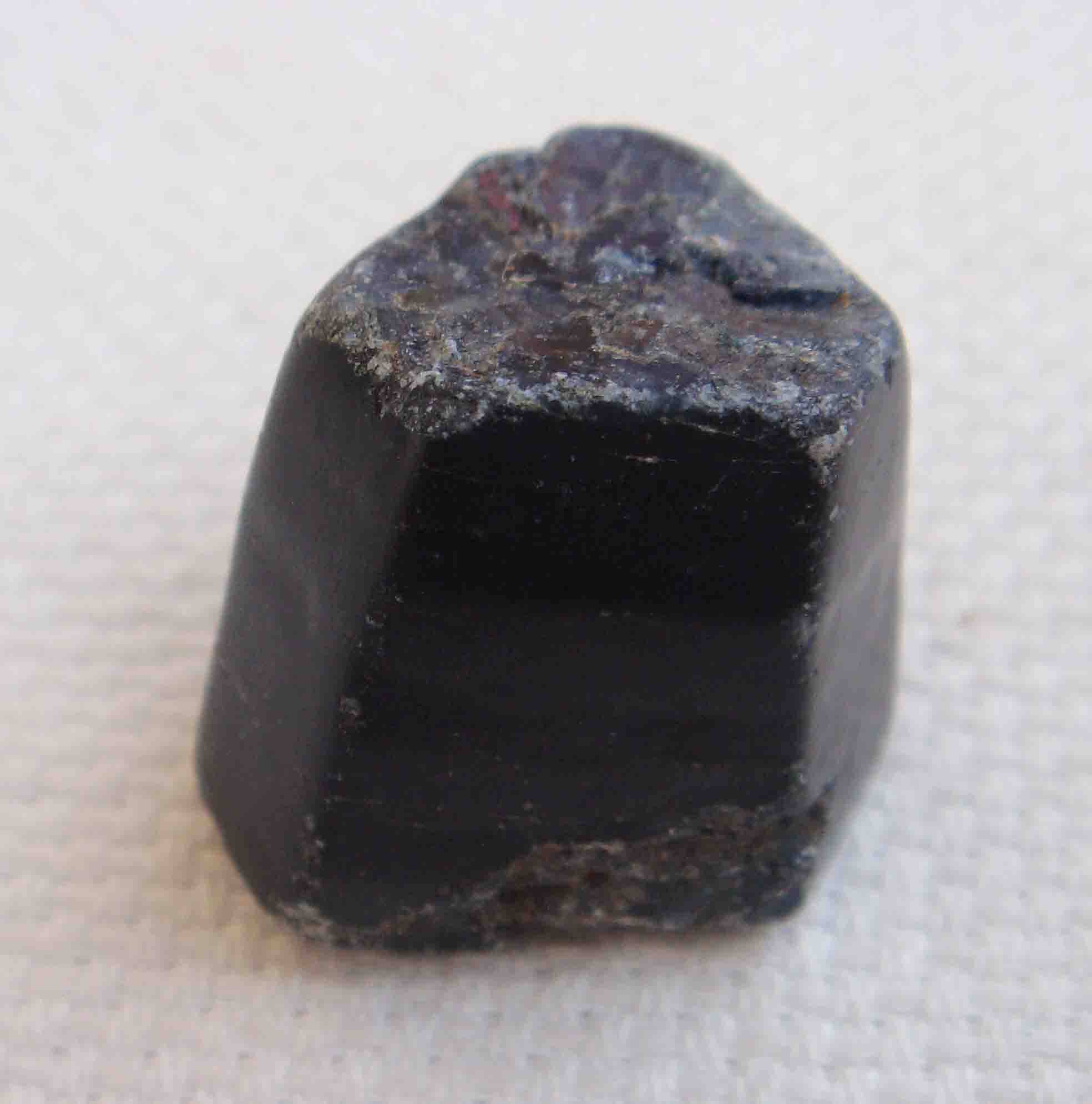 101克拉▲天然蓝宝石原石