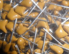 独石电容 CT4-0805Y104M500 0.1UF 20% 50V 直插 1000个