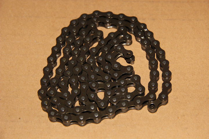 Chaîne de vélo - Ref 2366752 Image 1