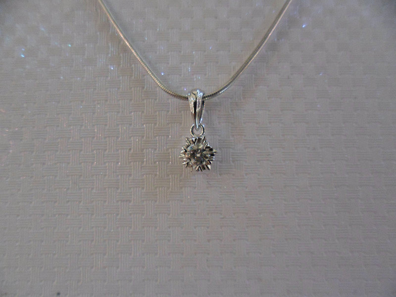 18k白金15分莫桑石莫桑钻经典雪花款吊坠心动价现货(不配项链)