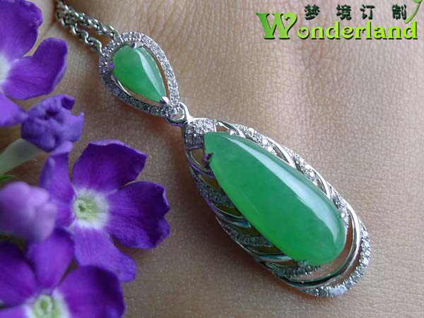 天然A货翠绿色冰-冰糯种翡翠吊坠链水滴18K白金镶玉钻石现货特