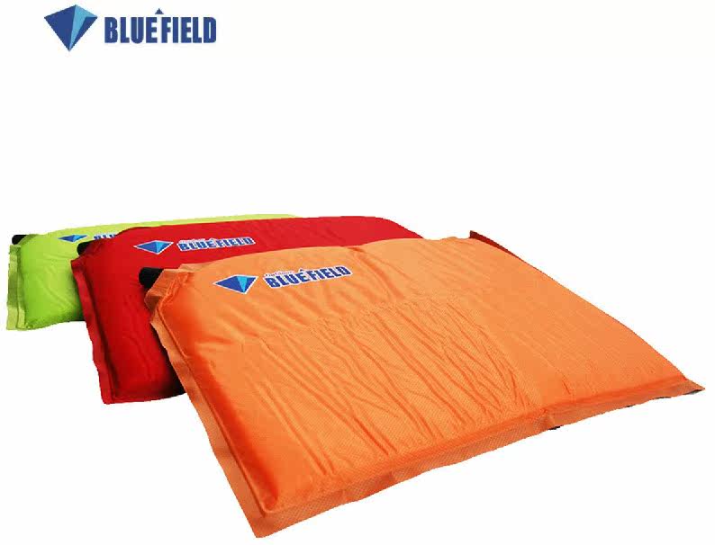 Подлинное голубое поле на открытом воздухе, информированная самих, инфляция маленькой подушки