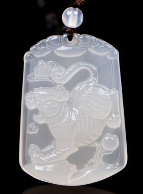 瑞虎保泰白玉髓吊坠项链2026年生肖猪六合饰品虎形饰品男女礼物