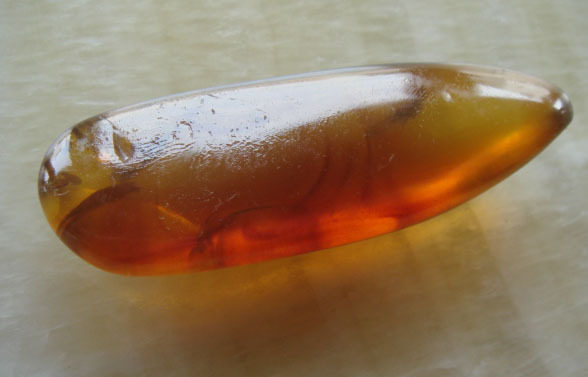 腾冲琥珀吊坠 缅甸琥珀原矿裸石玉坠缅甸血珀12克坠子13