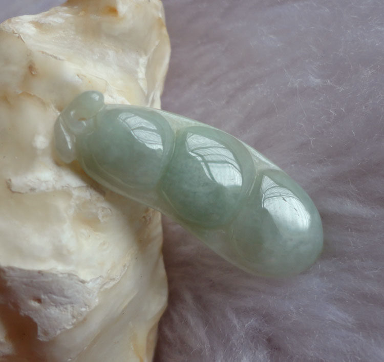 天然翡翠玉四季豆冰糯种吊坠A货冰透四季平安豆玉石花件项坠女款