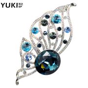 YUKI brooch women Korea Crystal Butterfly grade pin the corsage sweater fashion Joker man send Valentine gifts