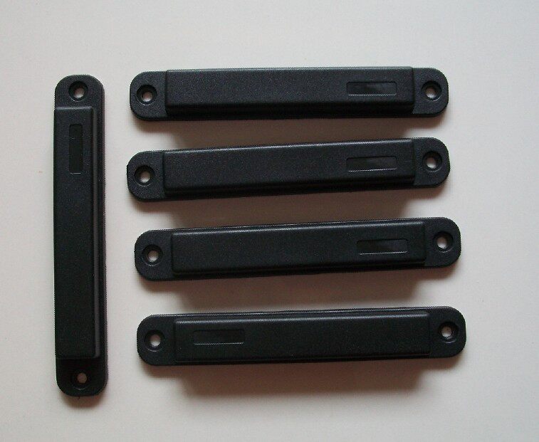 135*22MM UHF抗金属门禁智能卡