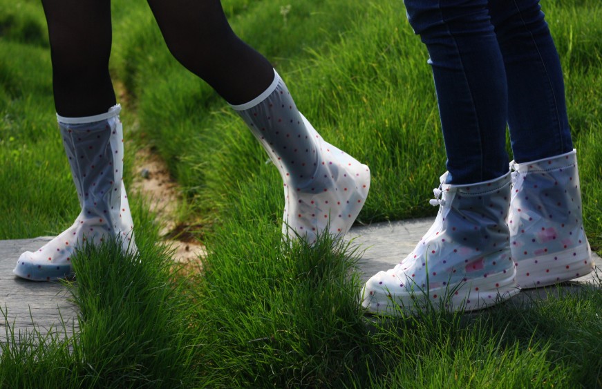 透明圆点 清纯淡雅 优雅女士保护鞋子 上班，骑车，出游 ，应急  等、、、、、、  护鞋