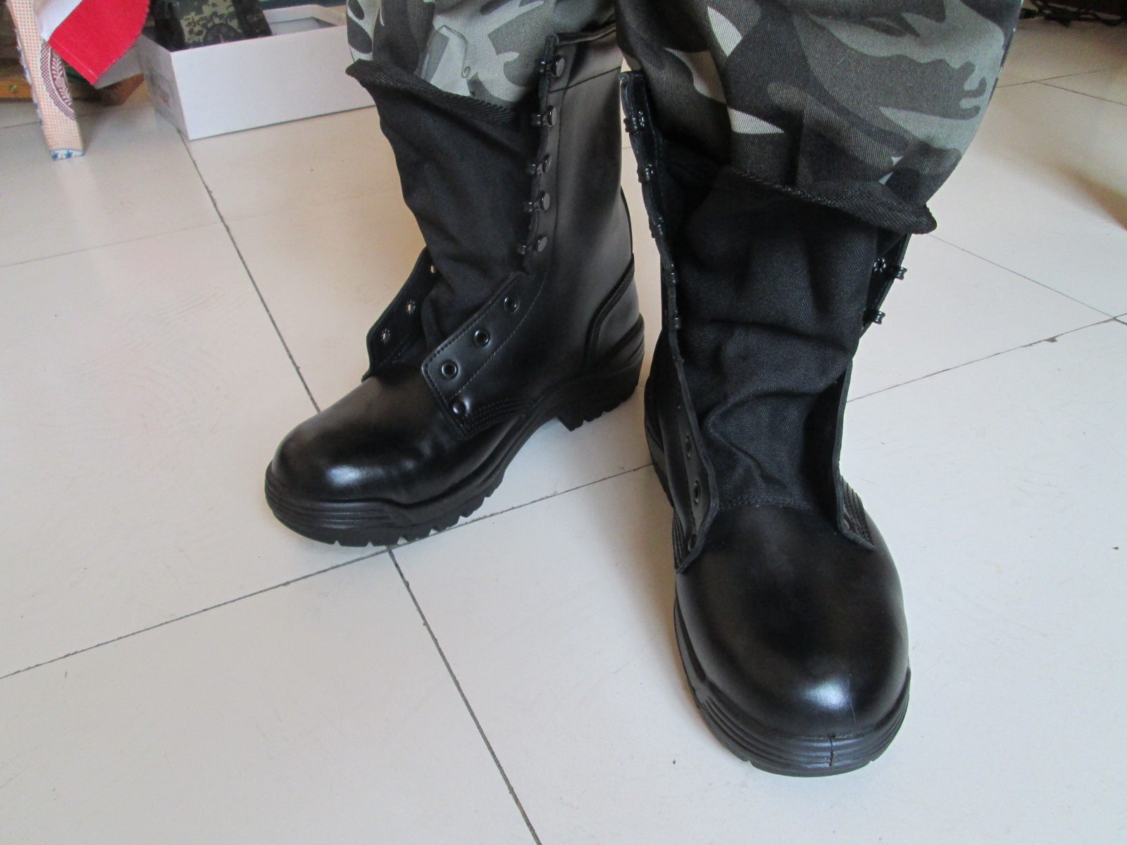 Bottes militaires pour homme en cuir - Ref 1397658 Image 1