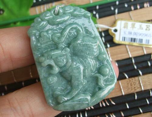 天然a货翡翠生肖虎吊坠缅甸玉