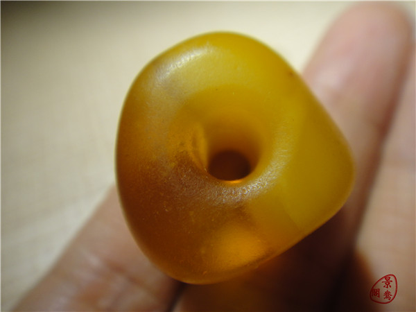 〓古董蜜〓藏传老蜜蜡饼子 纯天然鸡油黄老蜜蜡吊坠平安扣T99