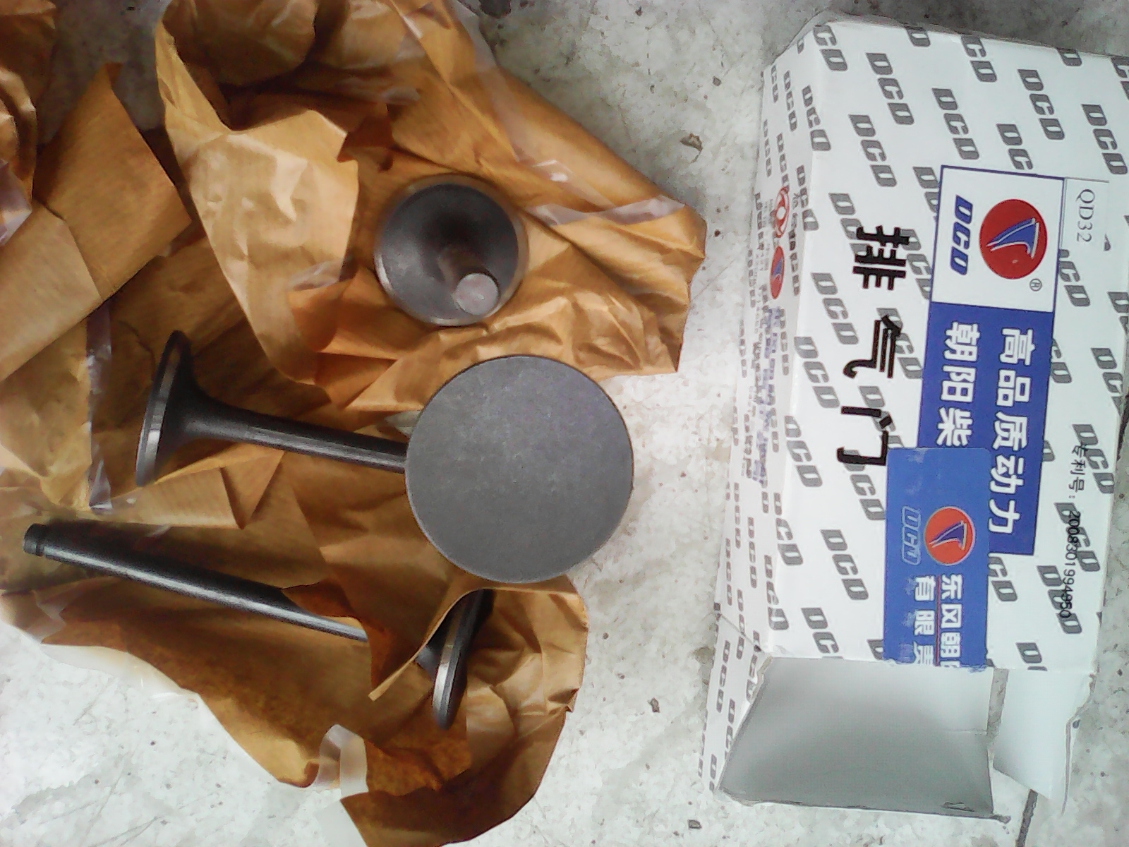 东风锐骐QD32奥丁QD80傲龙威虎多利卡4102勇士QD29发动机进排气门