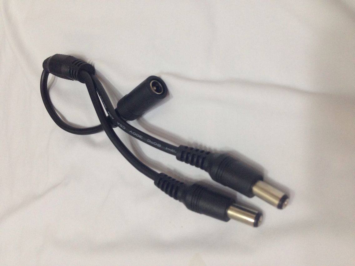 高品质，超粗纯铜线，监控工程好配件  电源接头线 DC一分二  一母转二公 DC带针母头转2个DC带孔公头  5.5  2.1规格  材料：纯铜线材 总长：28公分长 规格：15支*0。15纯铜线，超粗纯铜线