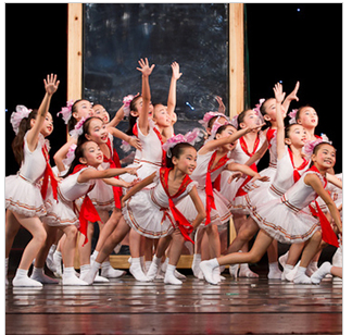 我是红领巾纱裙少先队员合唱服