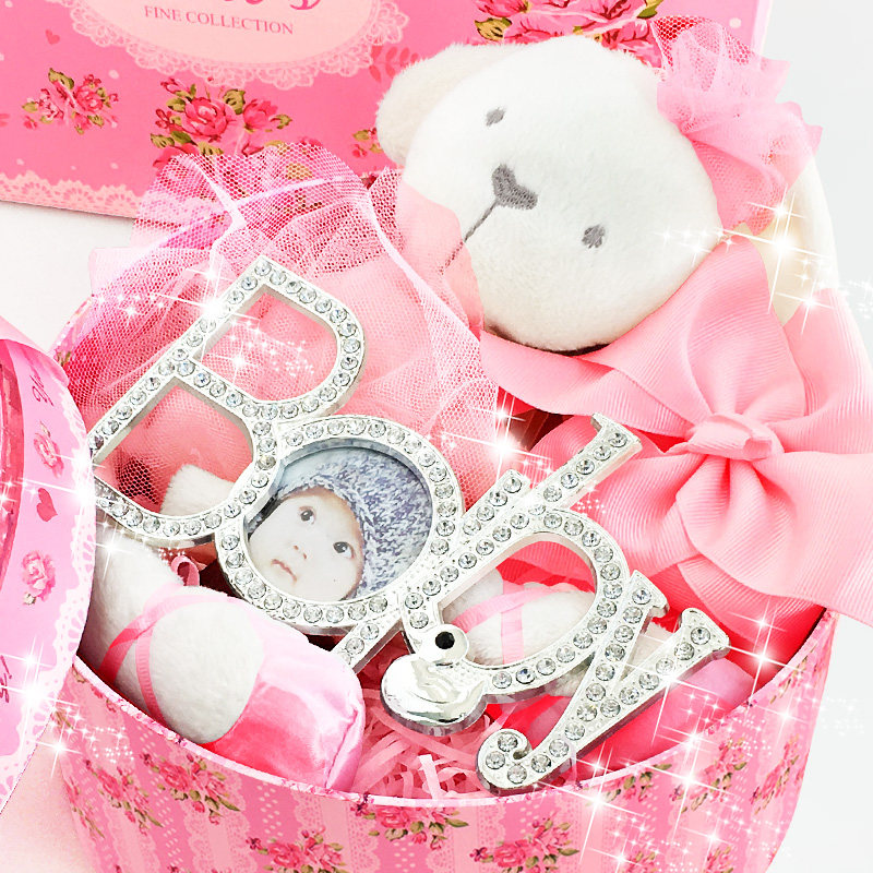 Coffret cadeau pour nouveau-né - Kit d accessoires Y1001 - Ref 1956436 Image 1