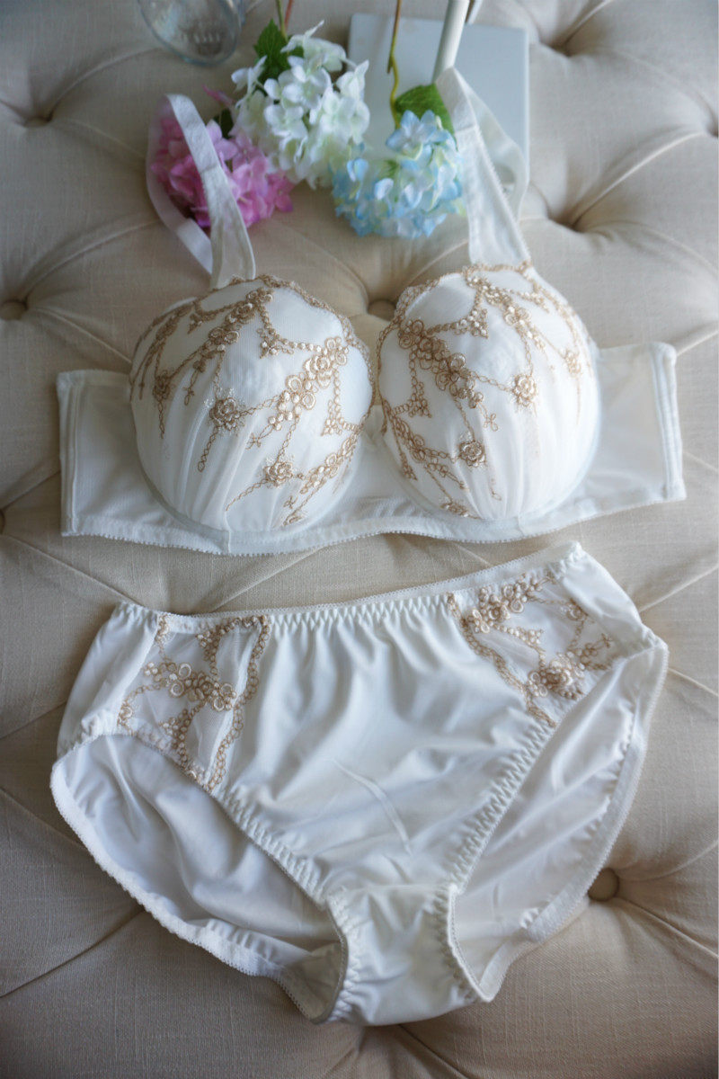 日单薄杯大码刺绣文胸套装