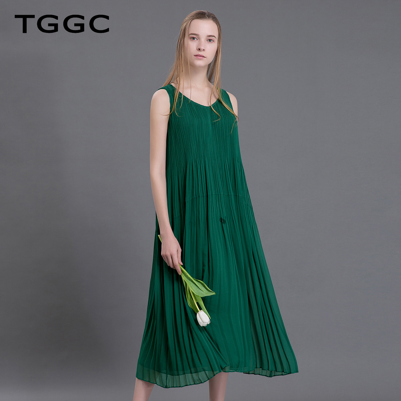 TGGC 2018ÄêÏÄ×° ¿íËÉÆøÖʳ¤È¹ÎÞÐäVÁìÑ©·Ä°ÙñÞÅ®Á¬ÒÂȹ F20516