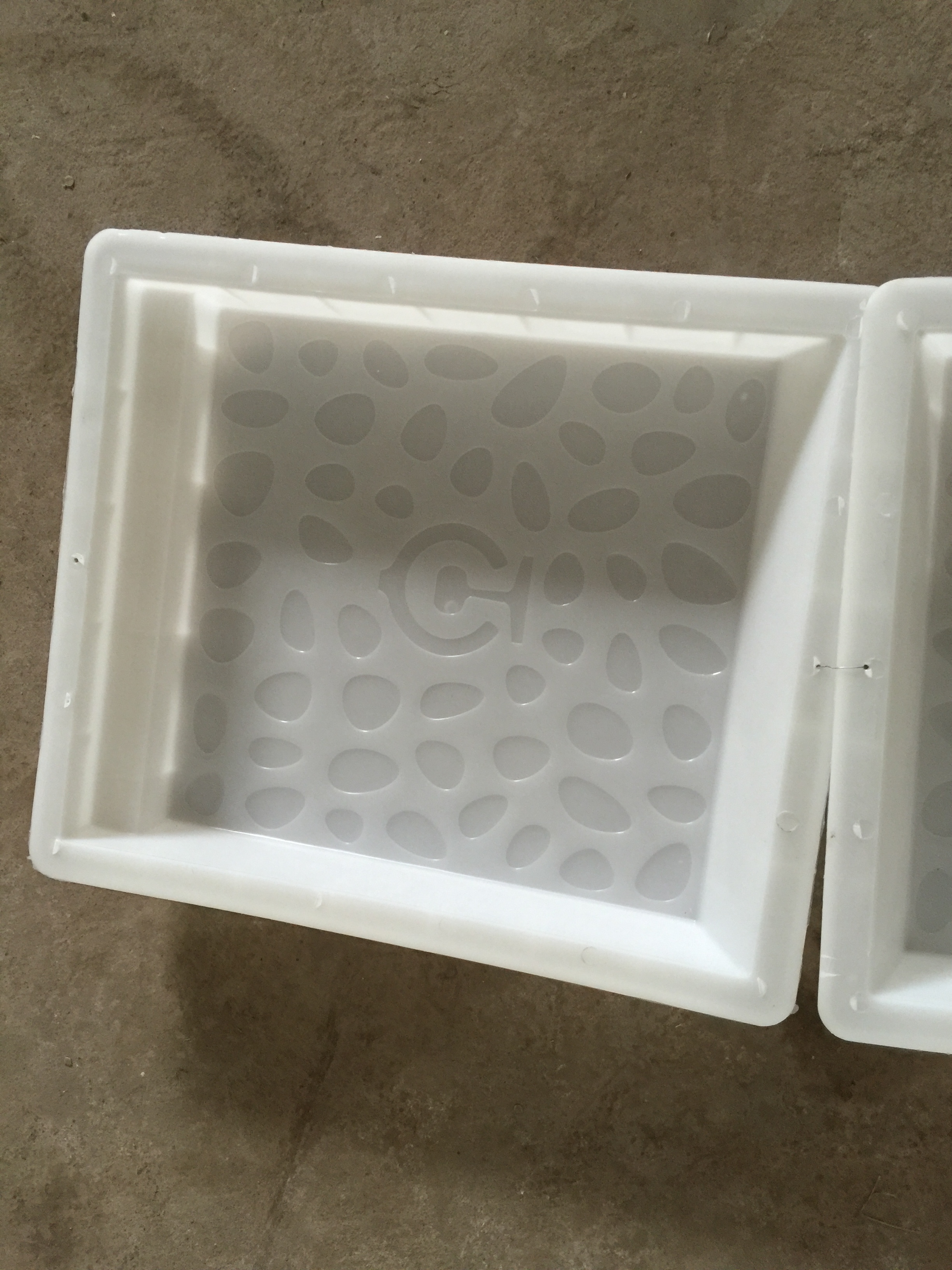 鹅卵石盖板一个铁路标志塑料模具水泥混凝土48x40x8黑龙江哈尔滨