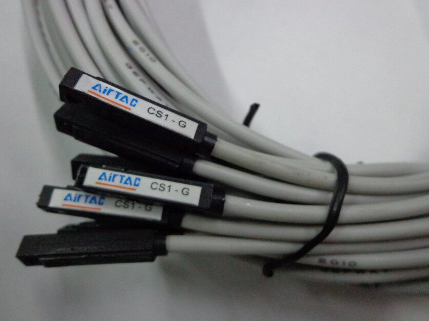 亚德客磁性开关 CS1-F CS1-J CS1-U CS1-G CS1-S气缸感应器 精品
