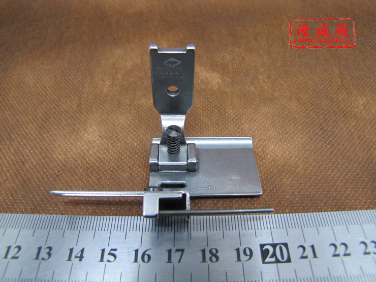 供应缝纫机配件107C加宽压脚人字车曲折缝松紧带压脚缝纫机压脚