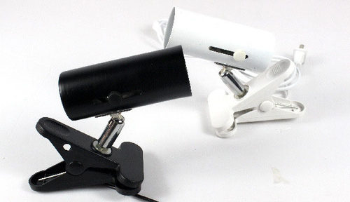 夹子灯座，线长1.5米、360度上下调节方向。另有3米和5米延长线，任意对接延长灯线。